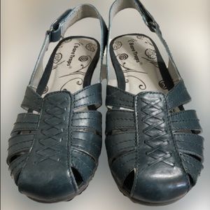 Navy blue BareTraps sandals new condition 8M